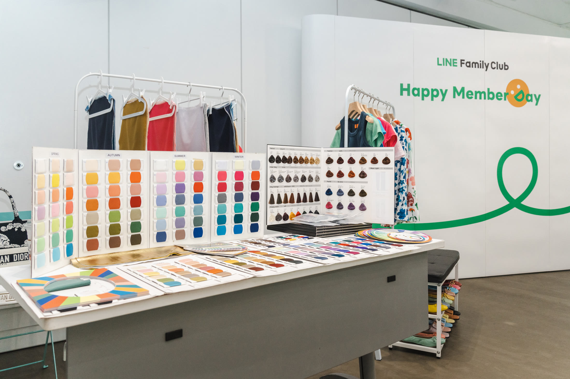 โต๊ะแถบสีและชุดสำหรับวิเคราะห์โทนสีผิว